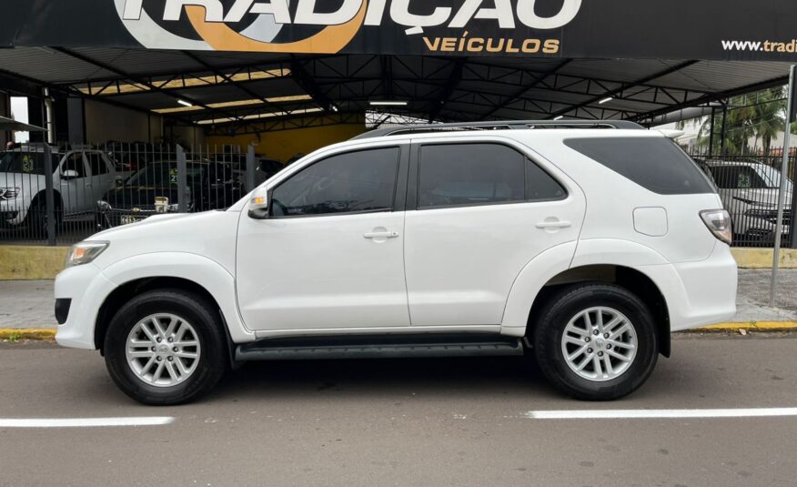 Toyota Hilux Sw4 3.0 Srv 4×4 Turbo Automática 2012 Branca