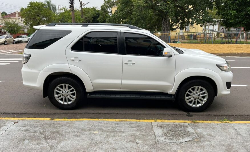 Toyota Hilux Sw4 3.0 Srv 4×4 Turbo Automática 2012 Branca