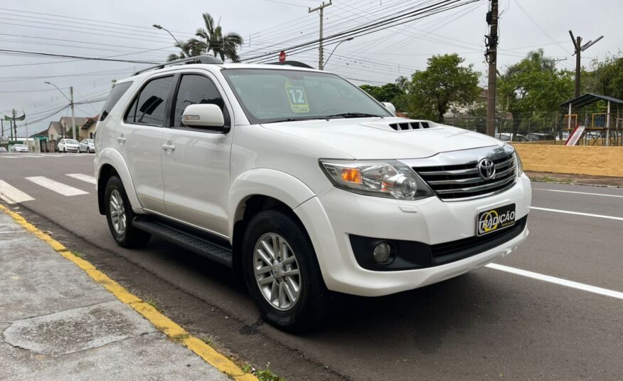 Toyota Hilux Sw4 3.0 Srv 4×4 Turbo Automática 2012 Branca