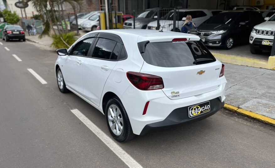 Chevrolet Onix 1.0 Mecânico Lt 2 2023 Impecável (6 marchas)