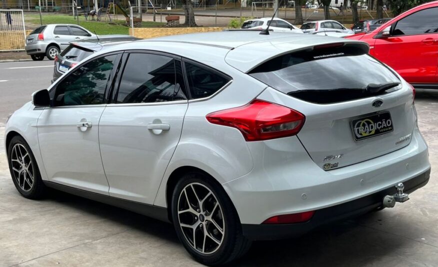 Ford Focus Hatch 2.0 Titanium Automático 2016 Branco