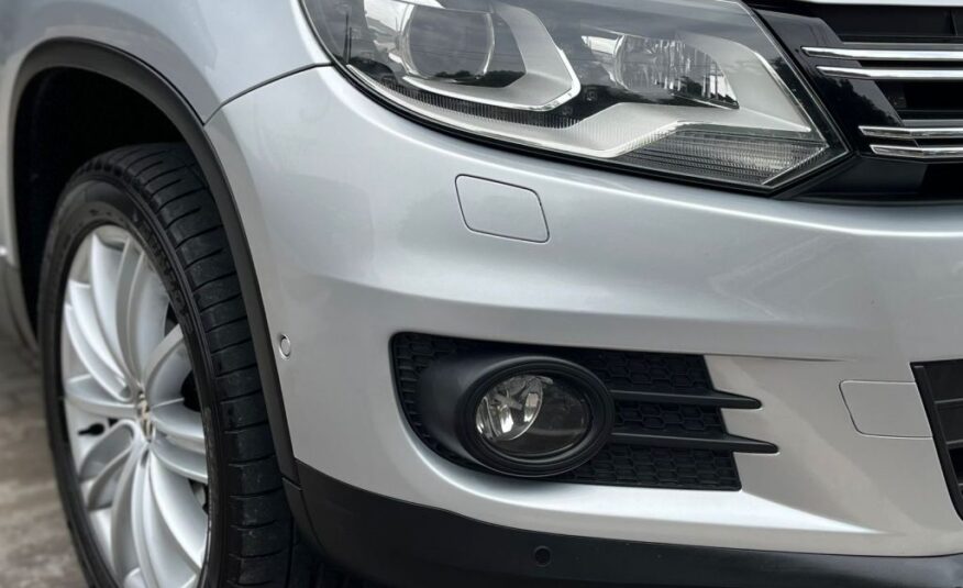 Vw Tiguan 2.0 Tsi Automática Top Com Teto 2012 Prata