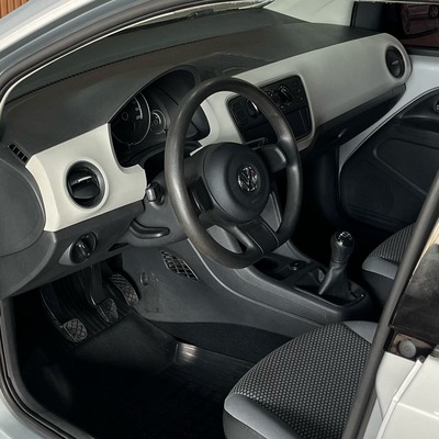 Volkswagen Up Move 1.0 Prata