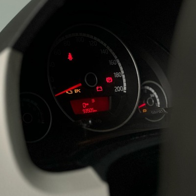 Volkswagen Up Move 1.0 Prata