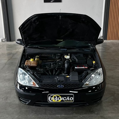 Ford Focus Hatch 1.6 Completo