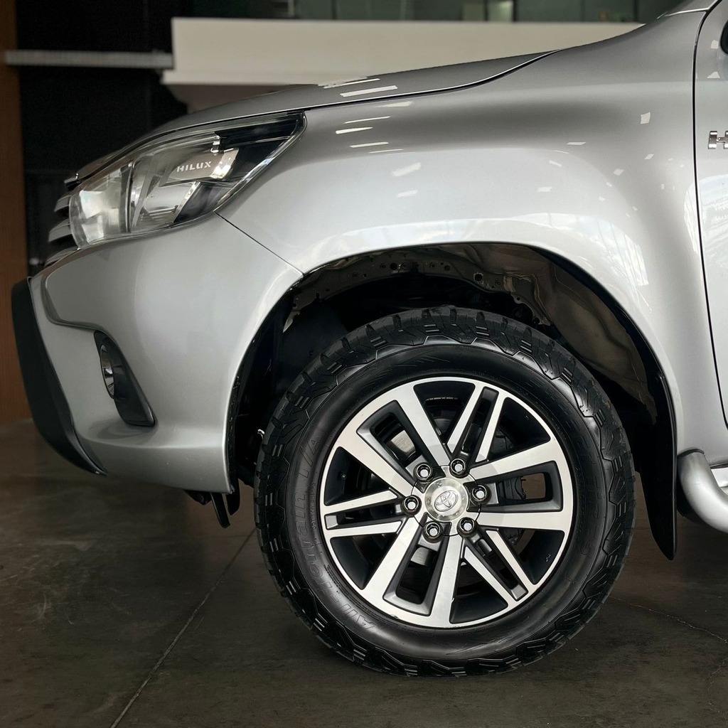Toyota Hilux STD CD 4×4 2.8  (Diesel – Manual)