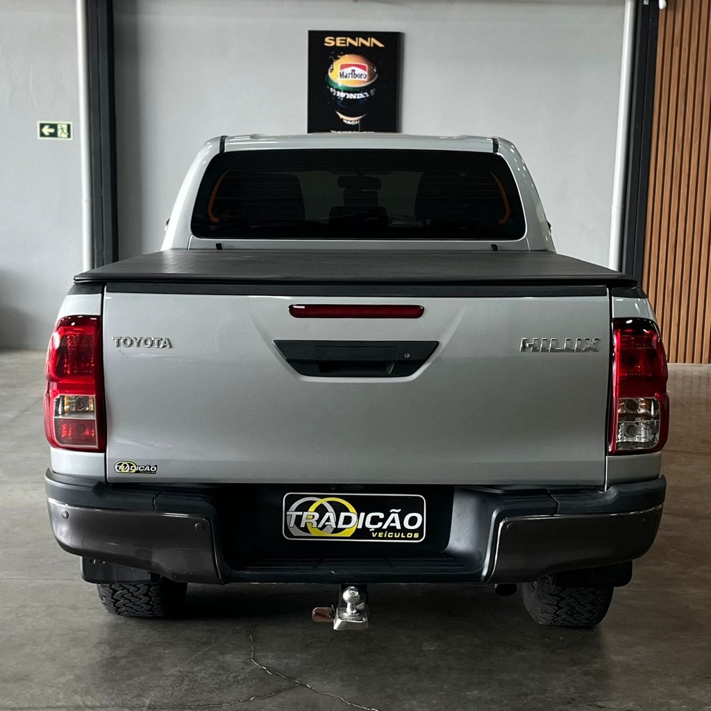 Toyota Hilux STD CD 4×4 2.8  (Diesel – Manual)