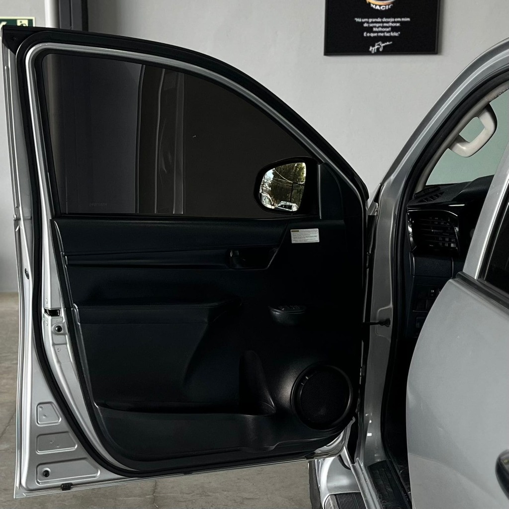 Toyota Hilux STD CD 4×4 2.8  (Diesel – Manual)