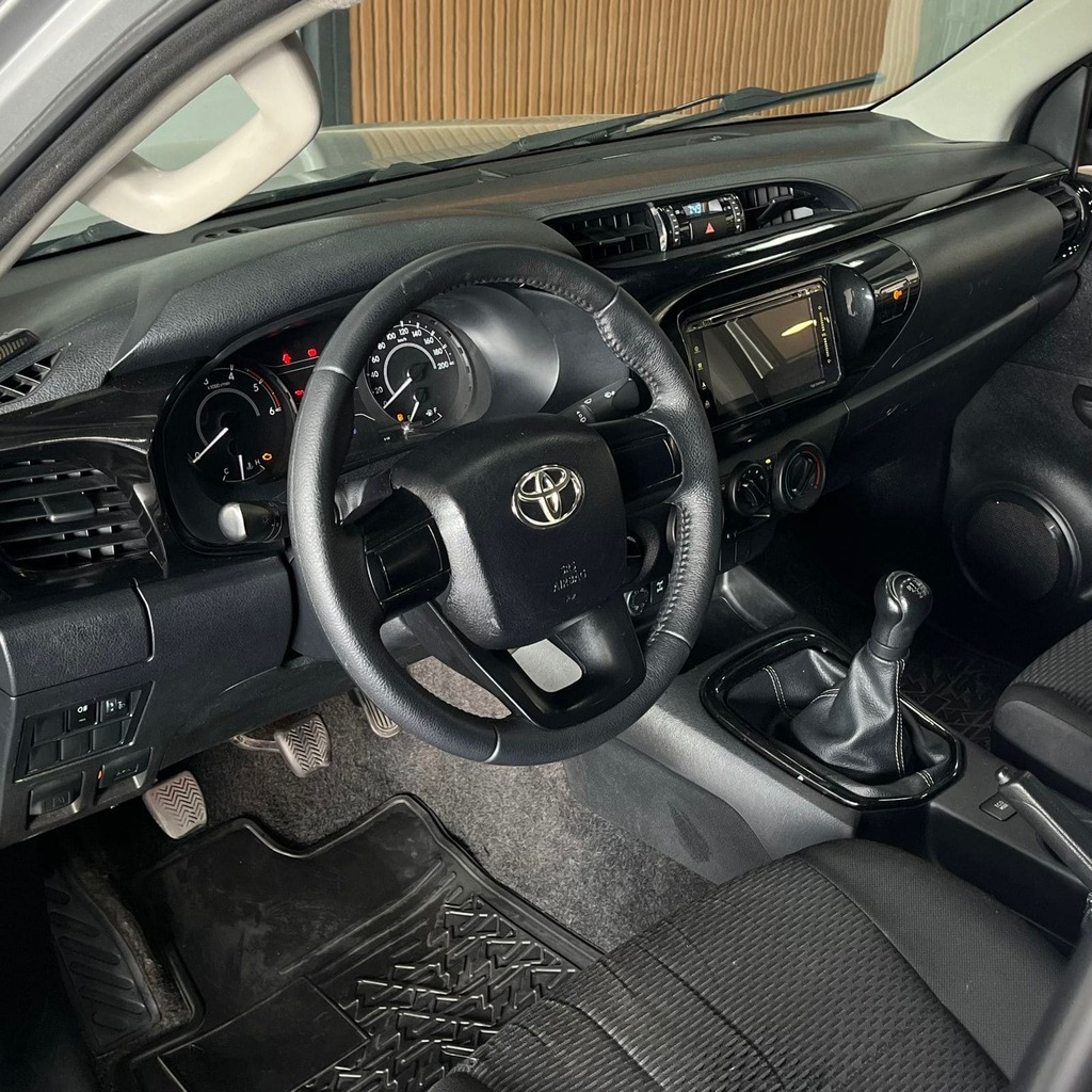 Toyota Hilux STD CD 4×4 2.8  (Diesel – Manual)