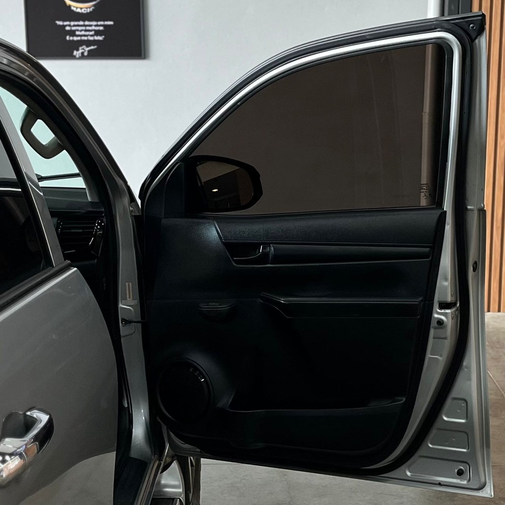 Toyota Hilux STD CD 4×4 2.8  (Diesel – Manual)