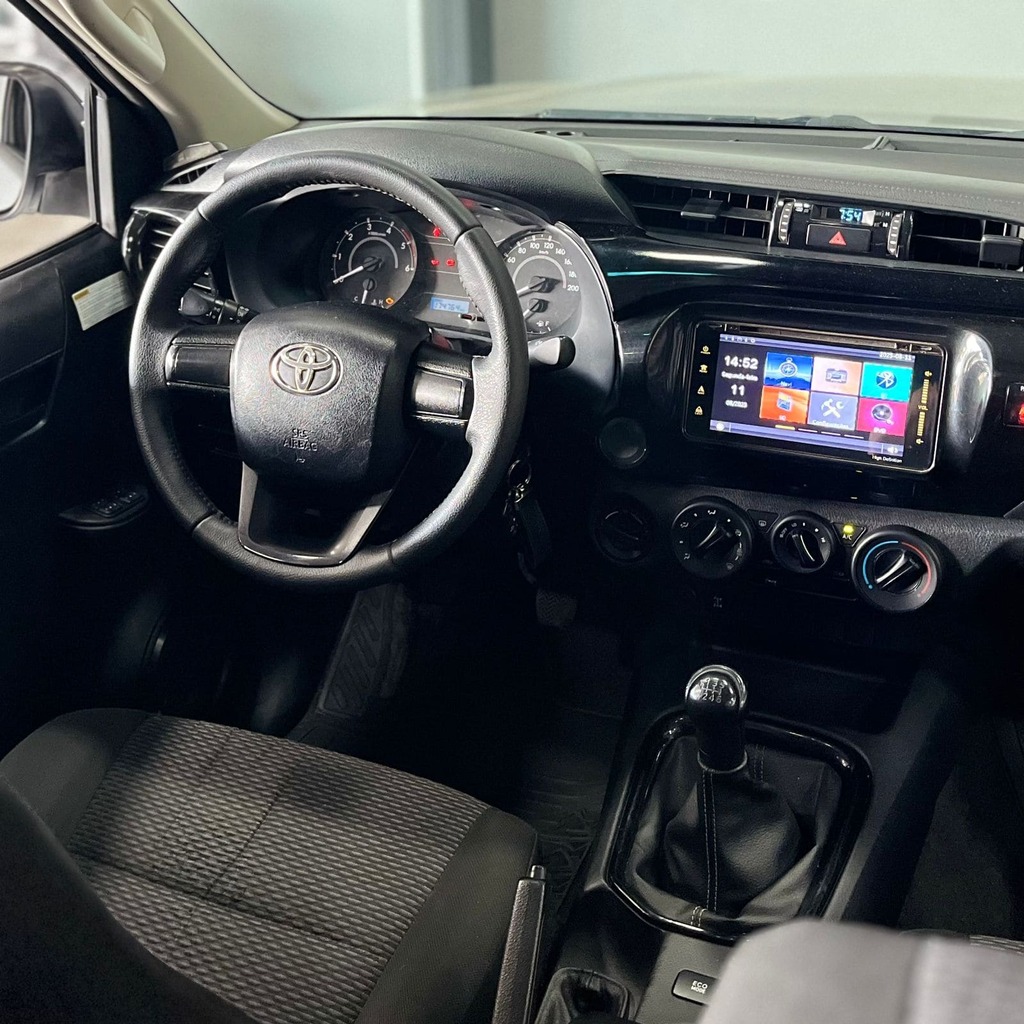 Toyota Hilux STD CD 4×4 2.8  (Diesel – Manual)