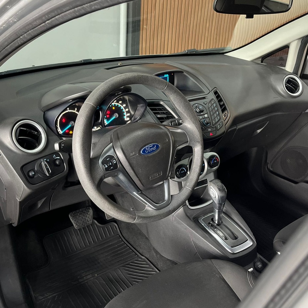 Ford Fiesta SE Hatch 1.6 Flex (Impecável)