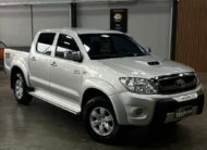 Toyota Hilux SRV CD 4×4 3.0 Aut (Prata)
