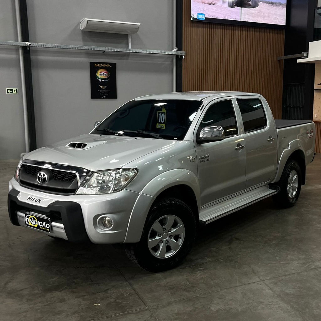 Toyota Hilux SRV CD 4×4 3.0 Aut (Prata)