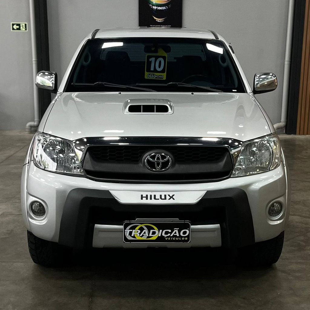 Toyota Hilux SRV CD 4×4 3.0 Aut (Prata)