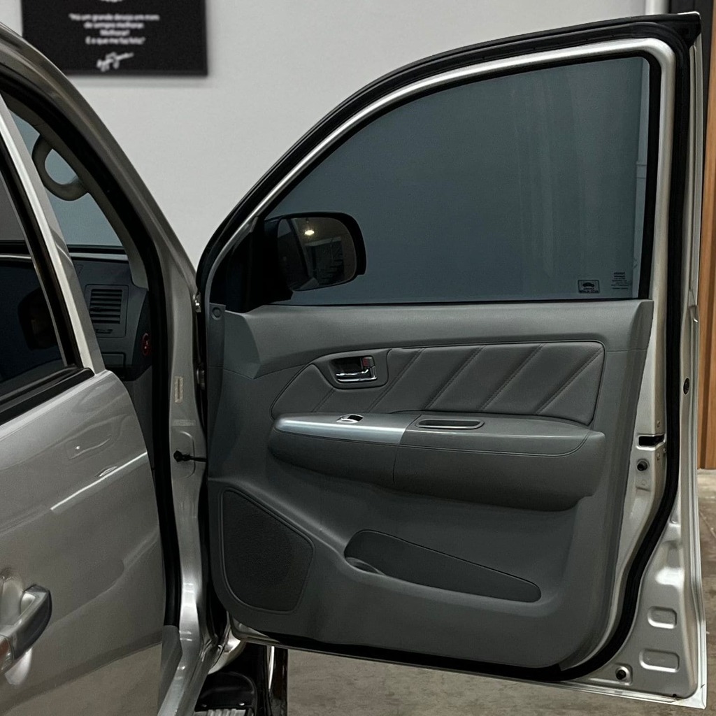 Toyota Hilux SRV CD 4×4 3.0 Aut (Prata)