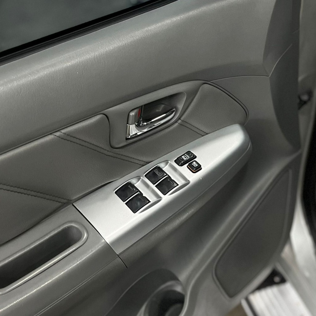 Toyota Hilux SRV CD 4×4 3.0 Aut (Prata)