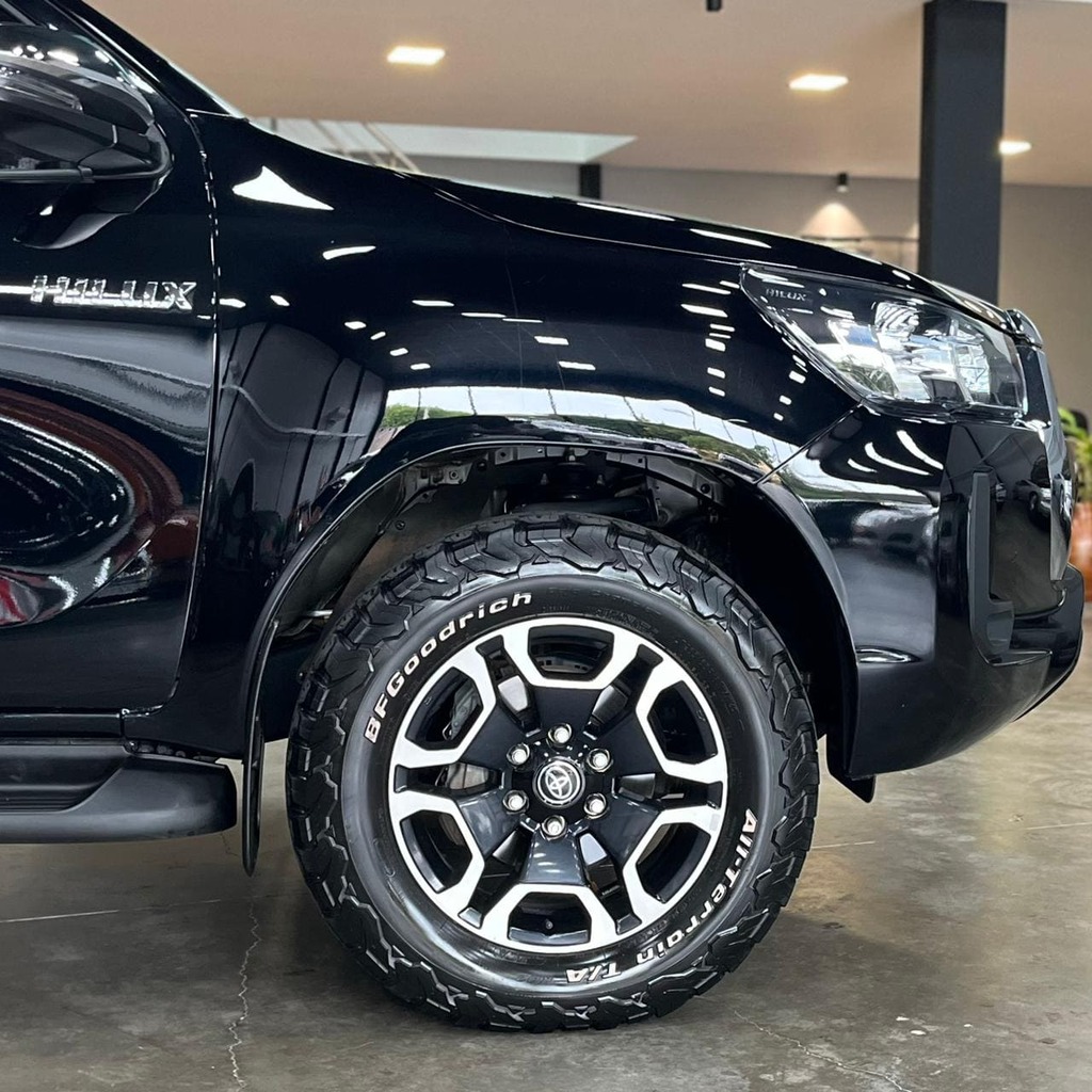 Toyota Hilux Cd Srv 4×4 2.8 Diesel (Impecável / Preta)