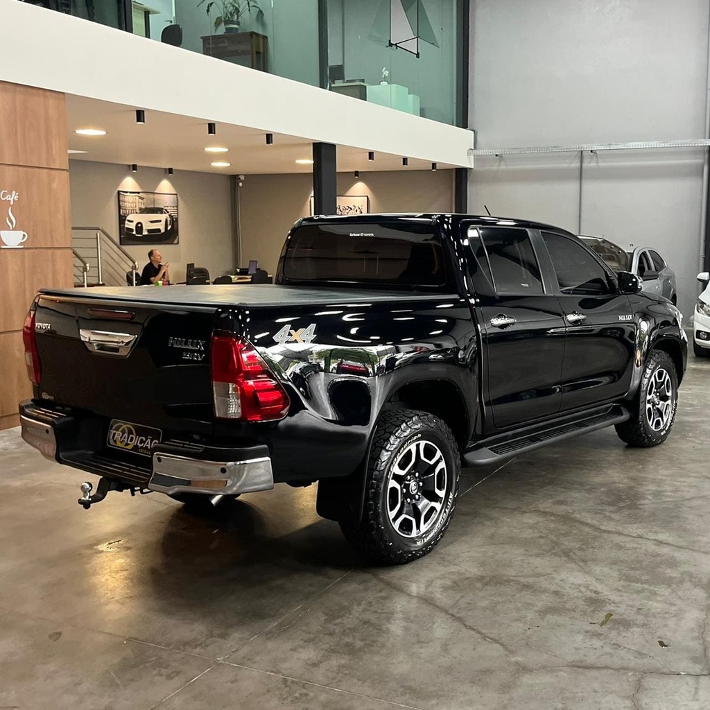 Toyota Hilux Cd Srv 4×4 2.8 Diesel (Impecável / Preta)