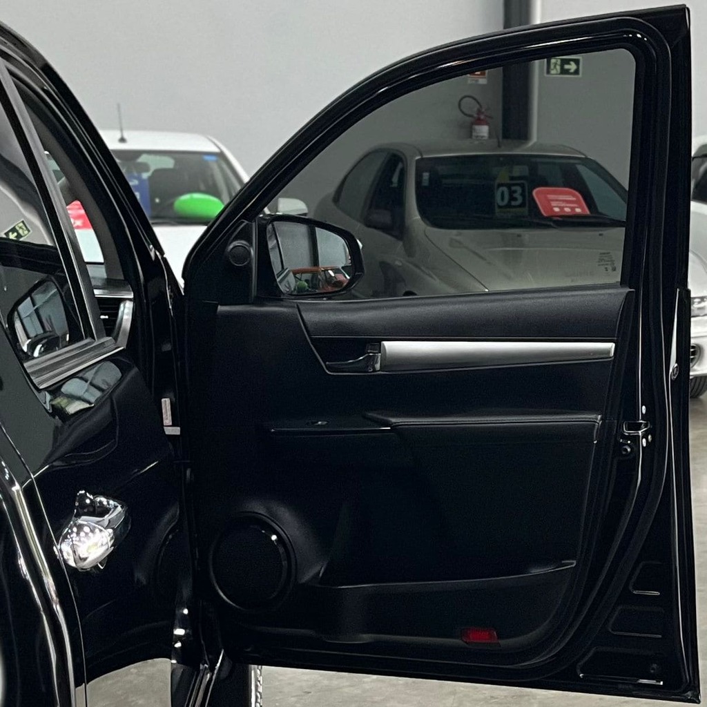 Toyota Hilux Cd Srv 4×4 2.8 Diesel (Impecável / Preta)