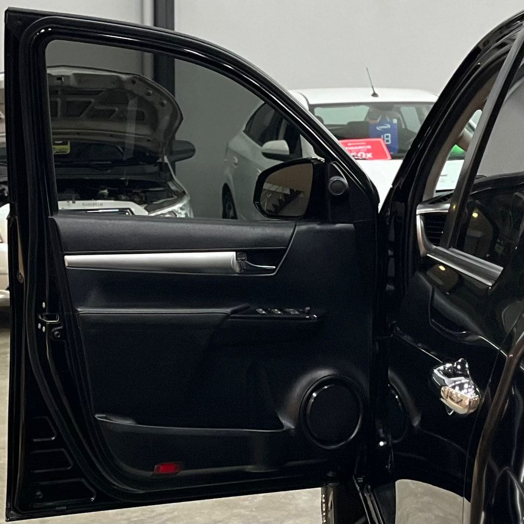 Toyota Hilux Cd Srv 4×4 2.8 Diesel (Impecável / Preta)
