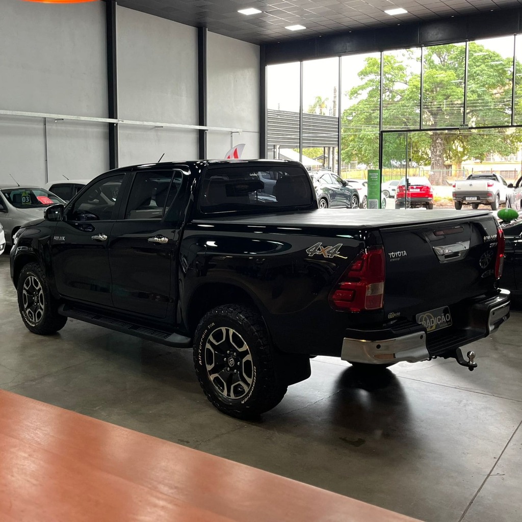 Toyota Hilux Cd Srv 4×4 2.8 Diesel (Impecável / Preta)