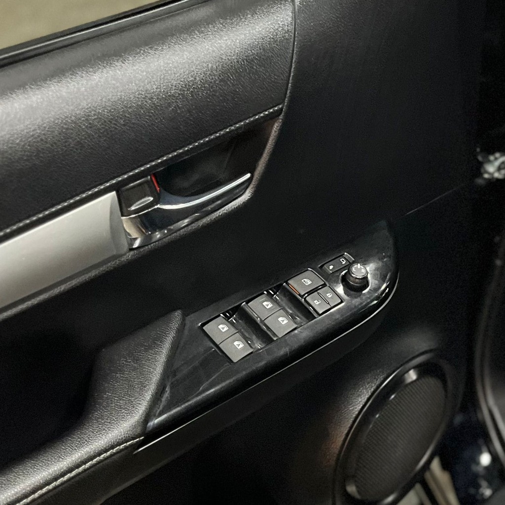 Toyota Hilux Cd Srv 4×4 2.8 Diesel (Impecável / Preta)