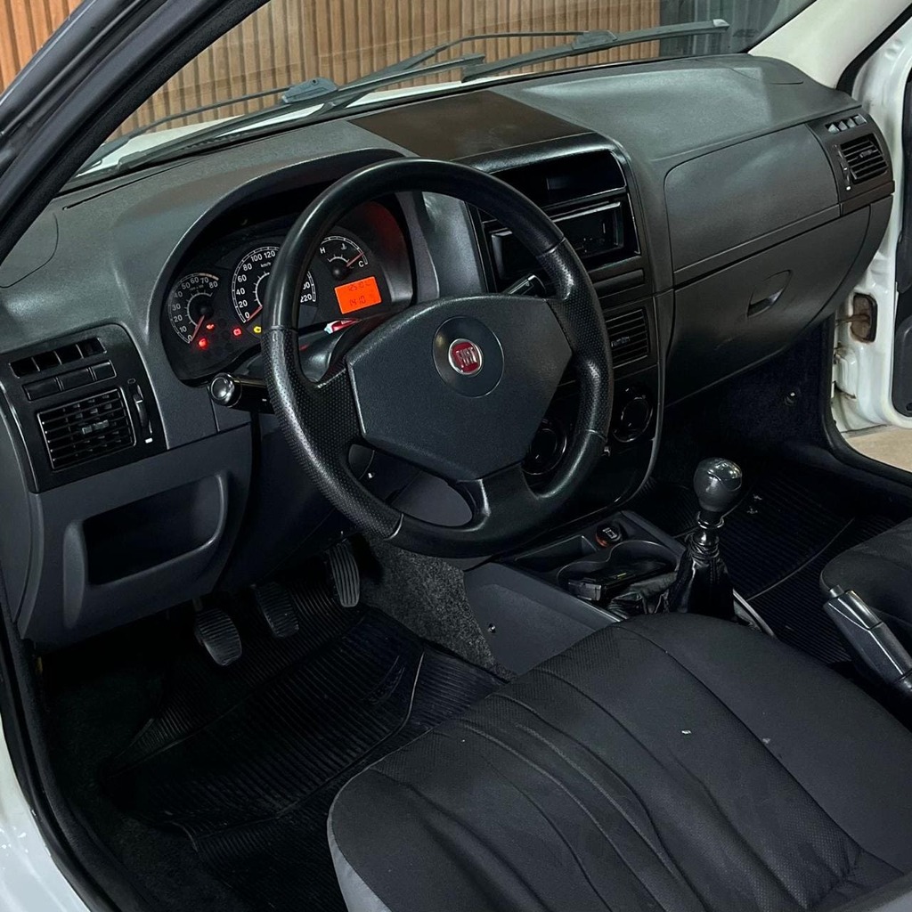 Fiat Strada Working CS 1.4 Flex (Bem conservada)