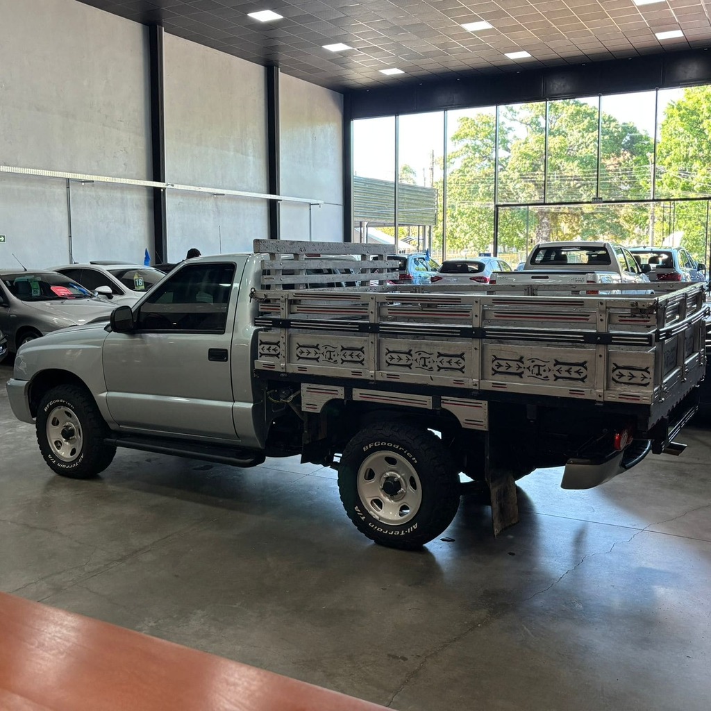 Chevrolet S-10 Colina 4×2 Caçamba de Madeira (Impecável – Completa)