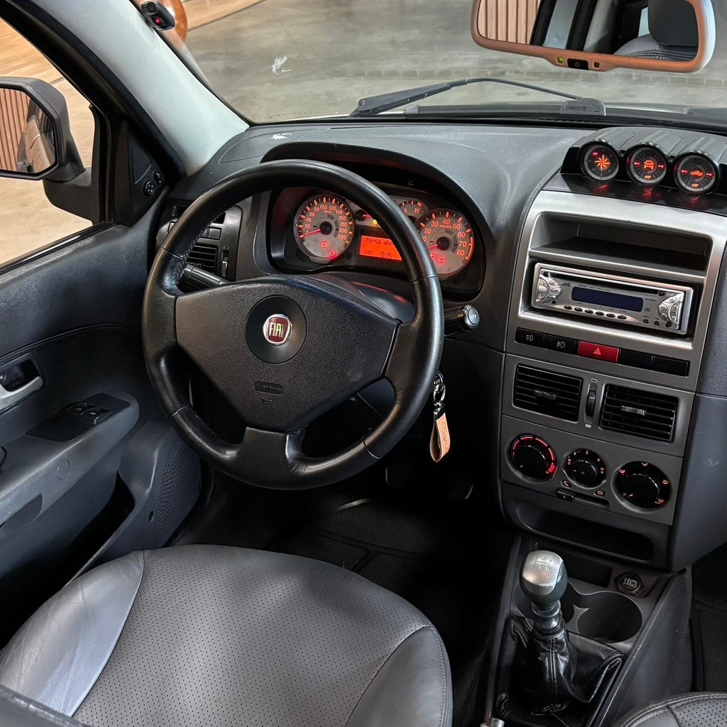 Fiat Strada Adventure 1.8 (Teto Solar – 2 Portas)