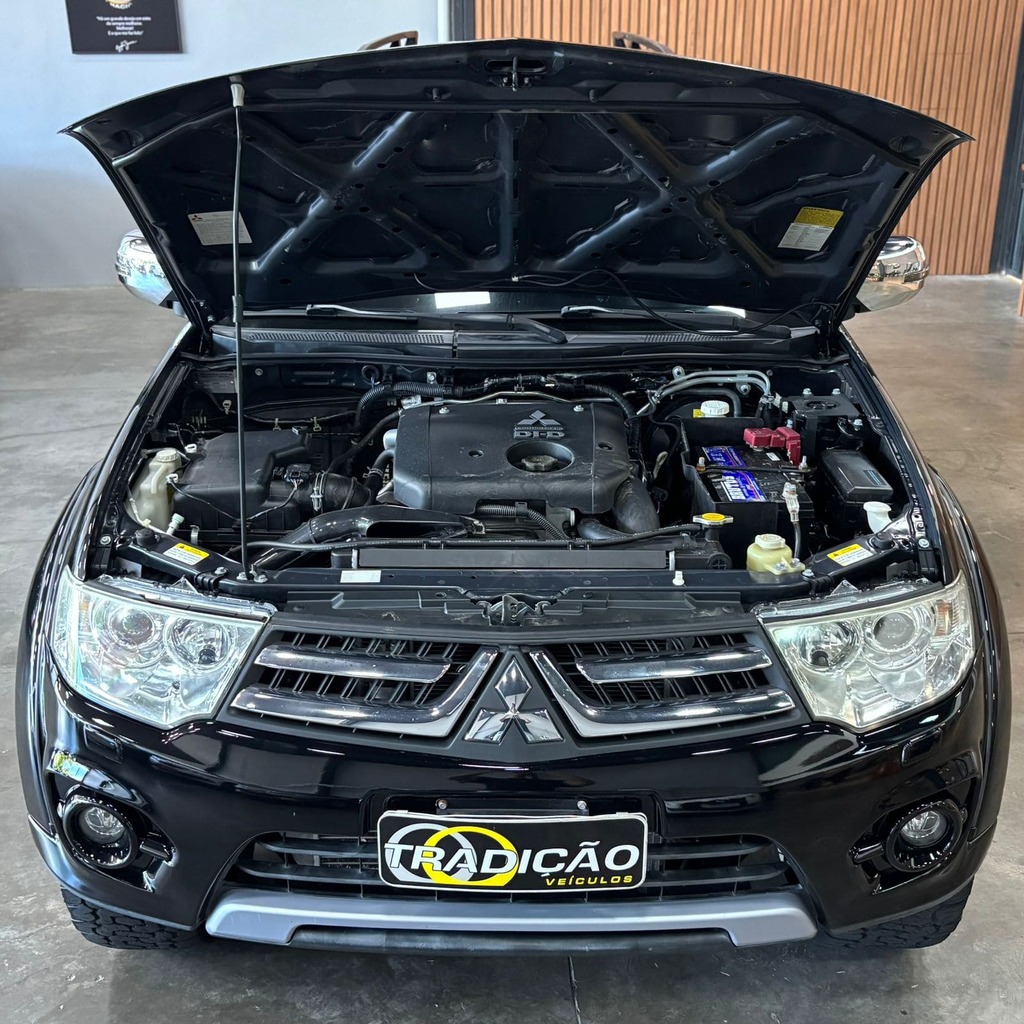 Mitsubishi Pajero Dakar 4×4 3.2 Diesel (7 Lugares – Automática)