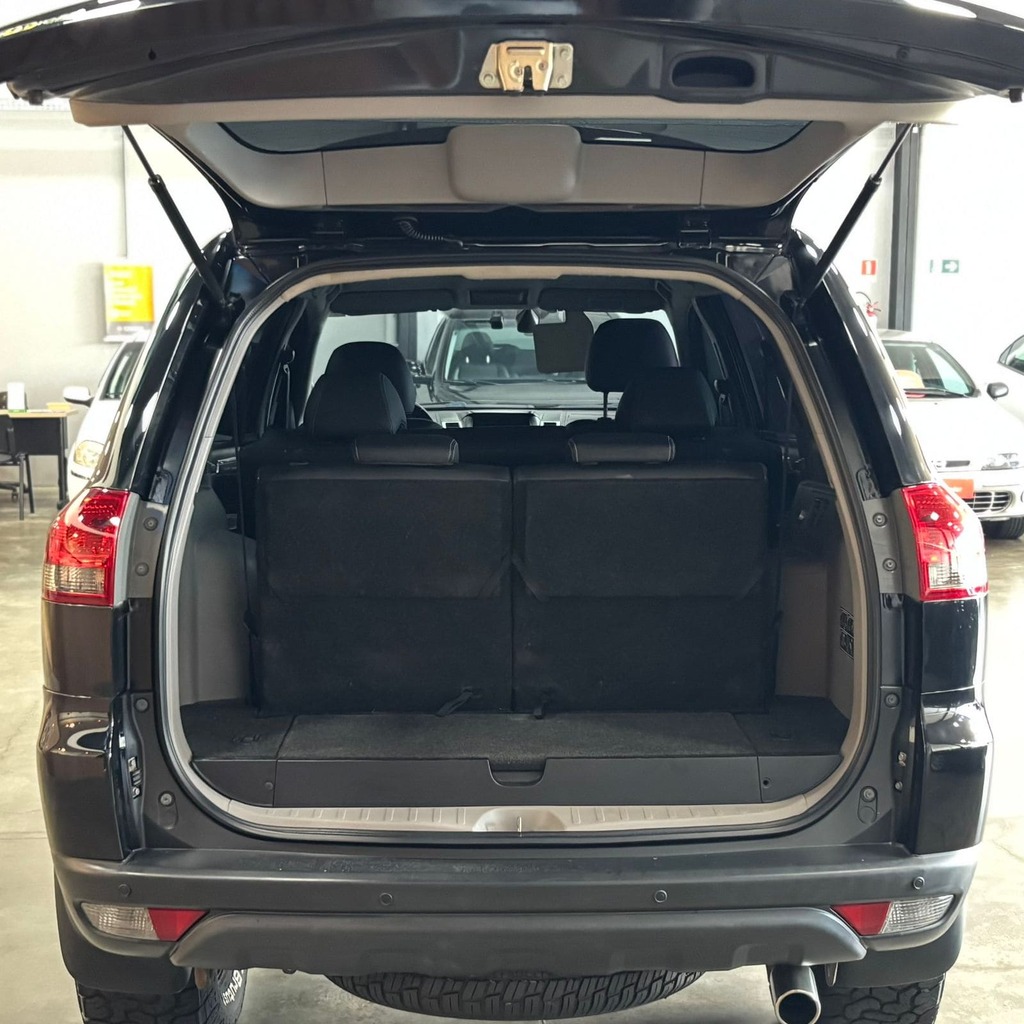 Mitsubishi Pajero Dakar 4×4 3.2 Diesel (7 Lugares – Automática)