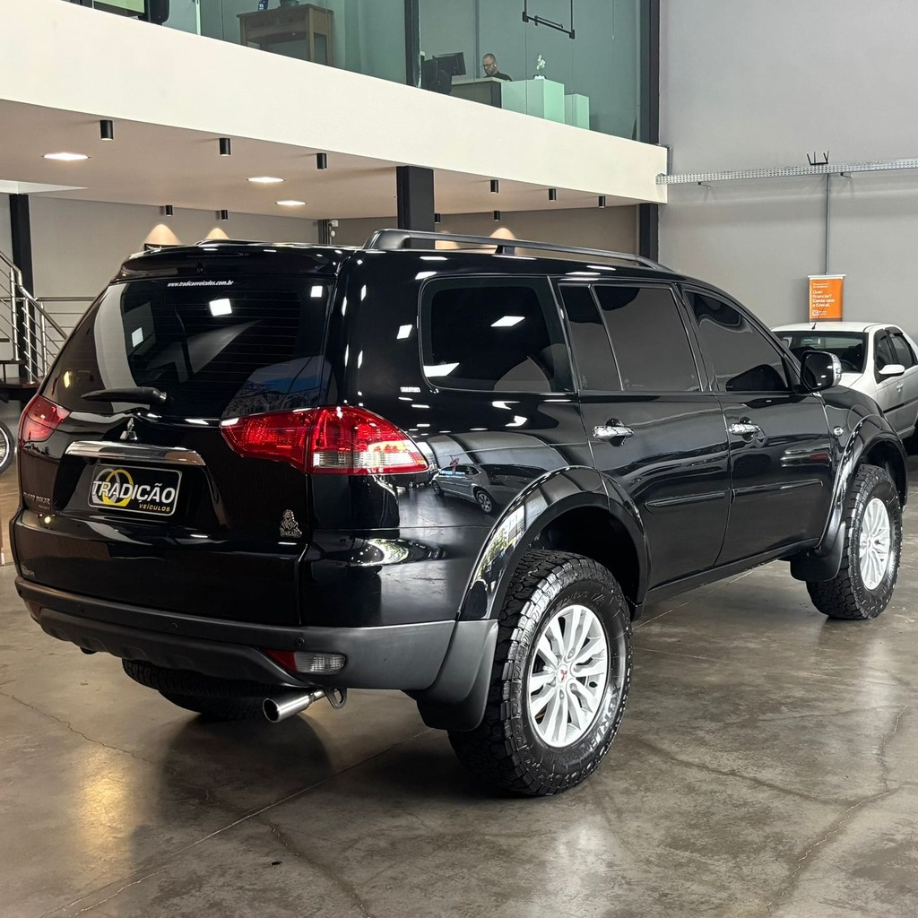 Mitsubishi Pajero Dakar 4×4 3.2 Diesel (7 Lugares – Automática)