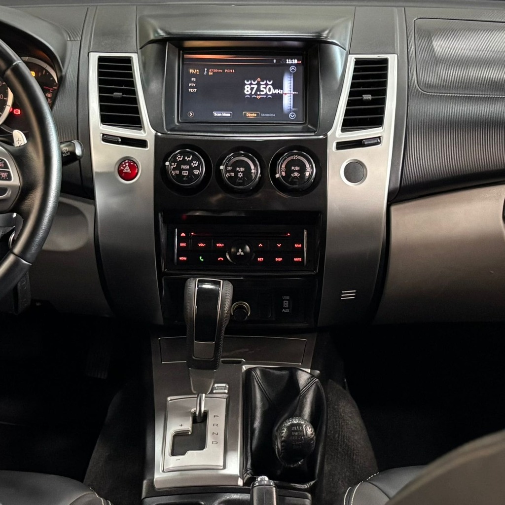 Mitsubishi Pajero Dakar 4×4 3.2 Diesel (7 Lugares – Automática)