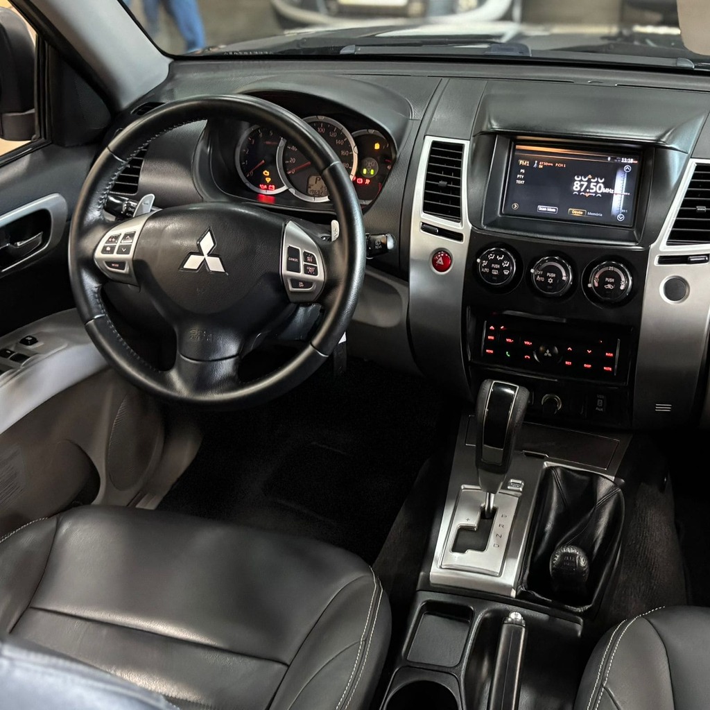 Mitsubishi Pajero Dakar 4×4 3.2 Diesel (7 Lugares – Automática)