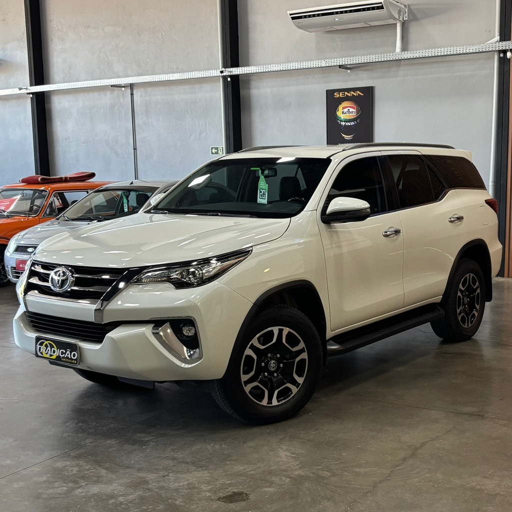Toyota Hilux SW4 SRX 2.8 Diesel 4×4 (7 Lugares – Impecável)