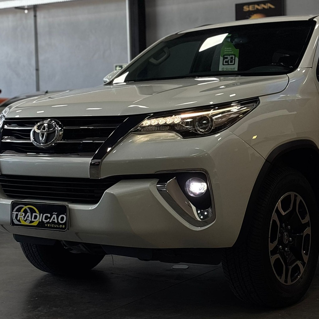 Toyota Hilux SW4 SRX 2.8 Diesel 4×4 (7 Lugares – Impecável)