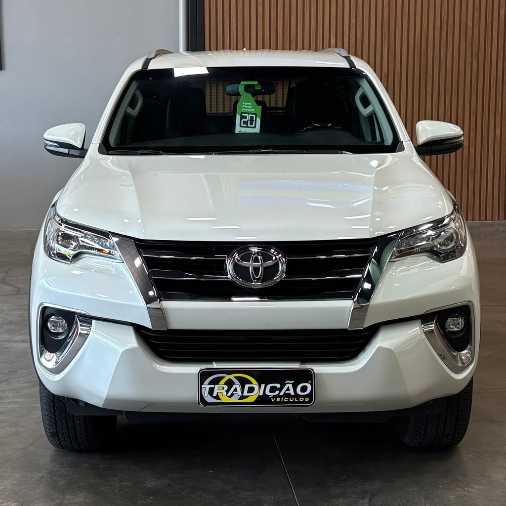 Toyota Hilux SW4 SRX 2.8 Diesel 4×4 (7 Lugares – Impecável)