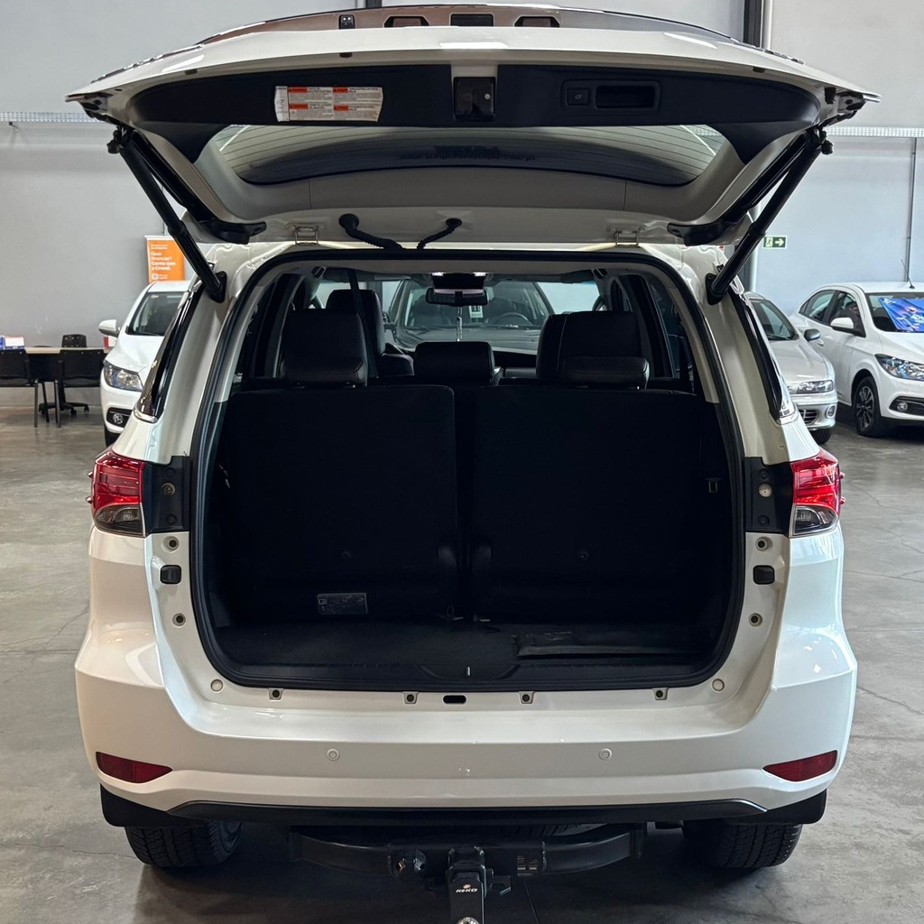 Toyota Hilux SW4 SRX 2.8 Diesel 4×4 (7 Lugares – Impecável)