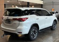 Toyota Hilux SW4 SRX 2.8 Diesel 4×4 (7 Lugares – Impecável)