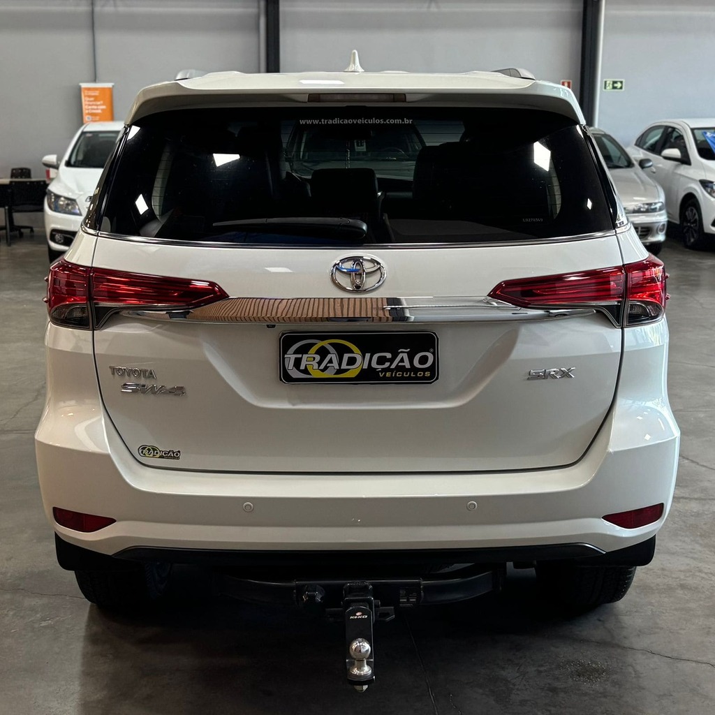 Toyota Hilux SW4 SRX 2.8 Diesel 4×4 (7 Lugares – Impecável)