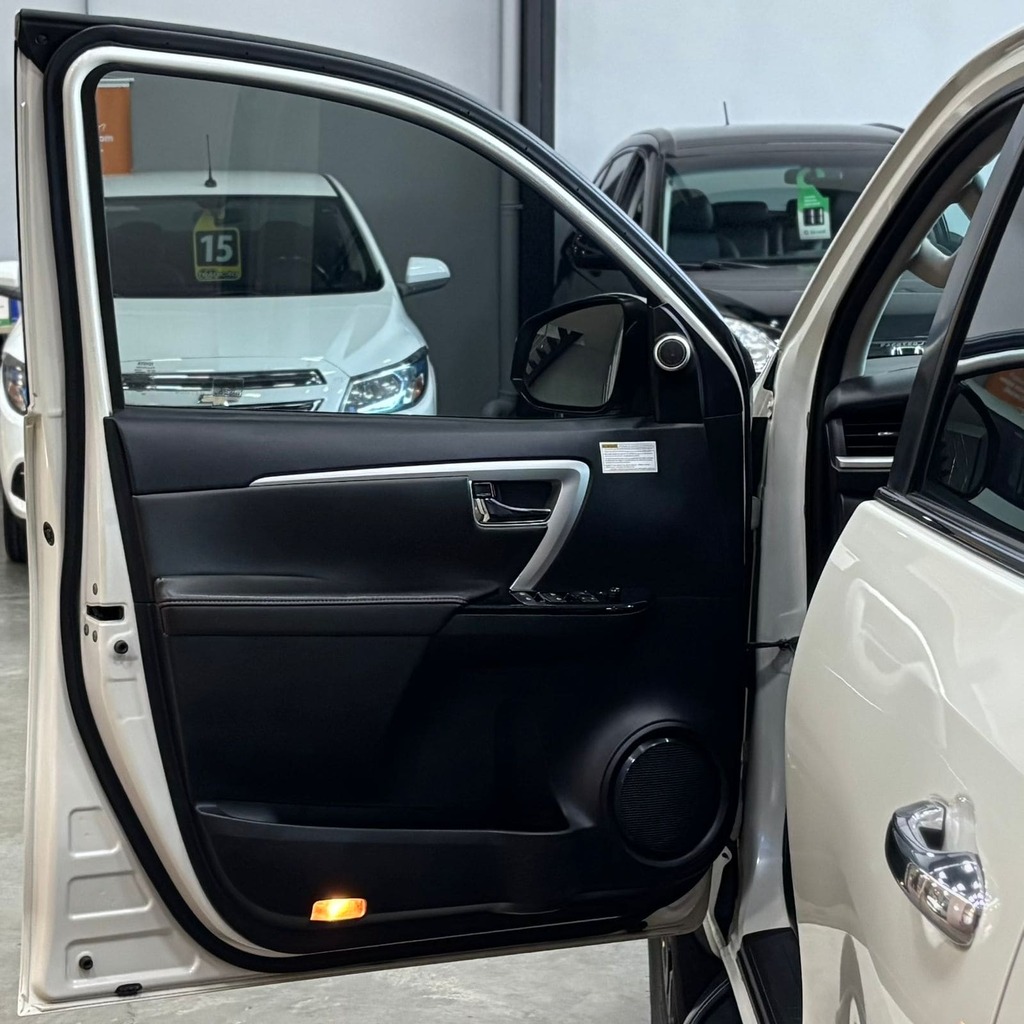 Toyota Hilux SW4 SRX 2.8 Diesel 4×4 (7 Lugares – Impecável)