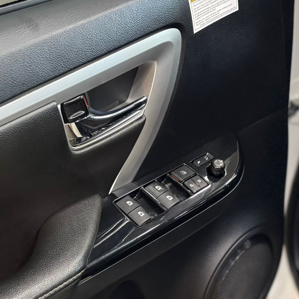 Toyota Hilux SW4 SRX 2.8 Diesel 4×4 (7 Lugares – Impecável)