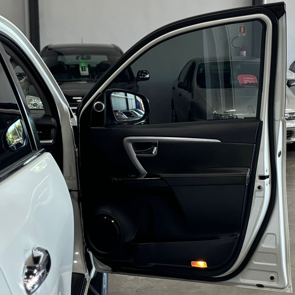 Toyota Hilux SW4 SRX 2.8 Diesel 4×4 (7 Lugares – Impecável)