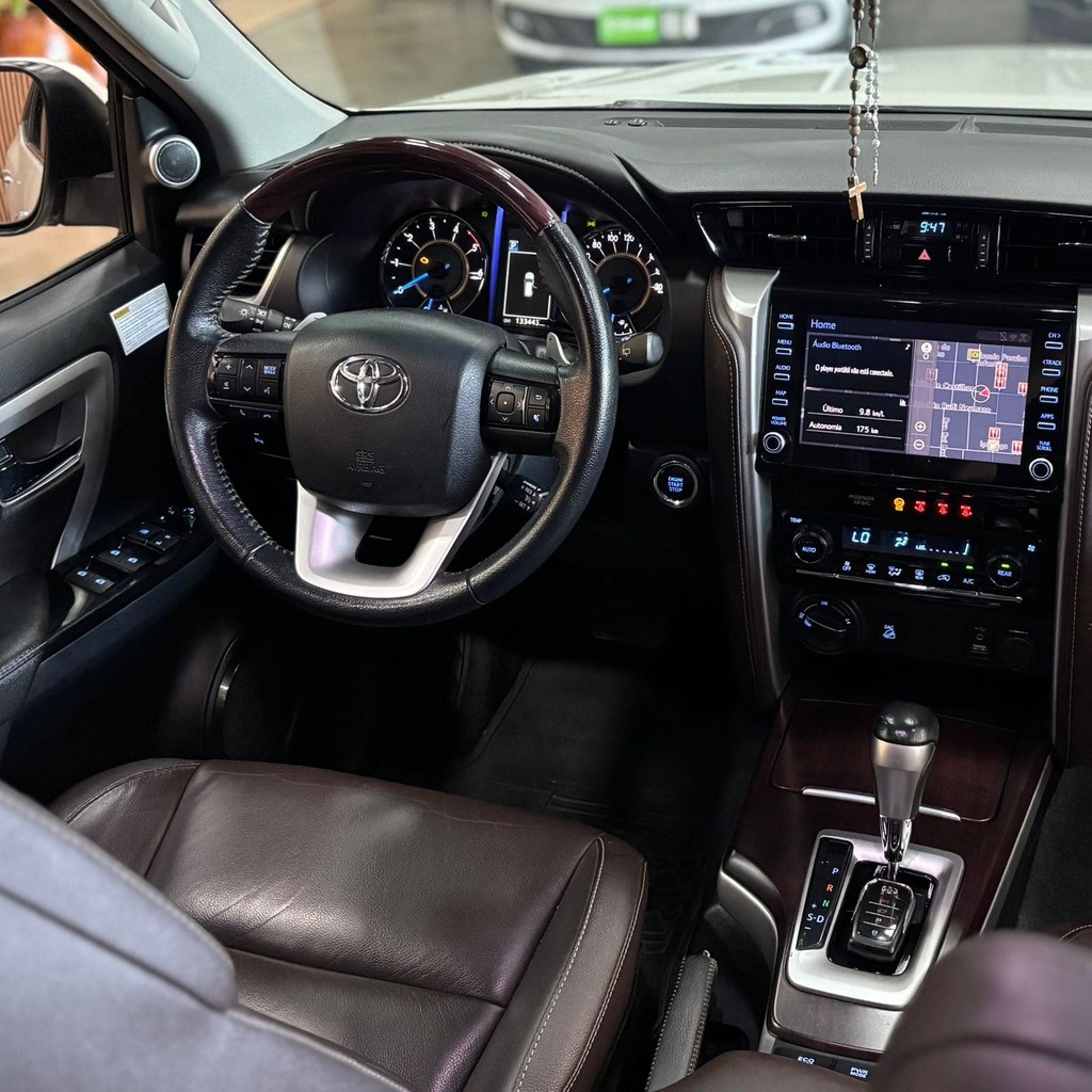 Toyota Hilux SW4 SRX 2.8 Diesel 4×4 (7 Lugares – Impecável)