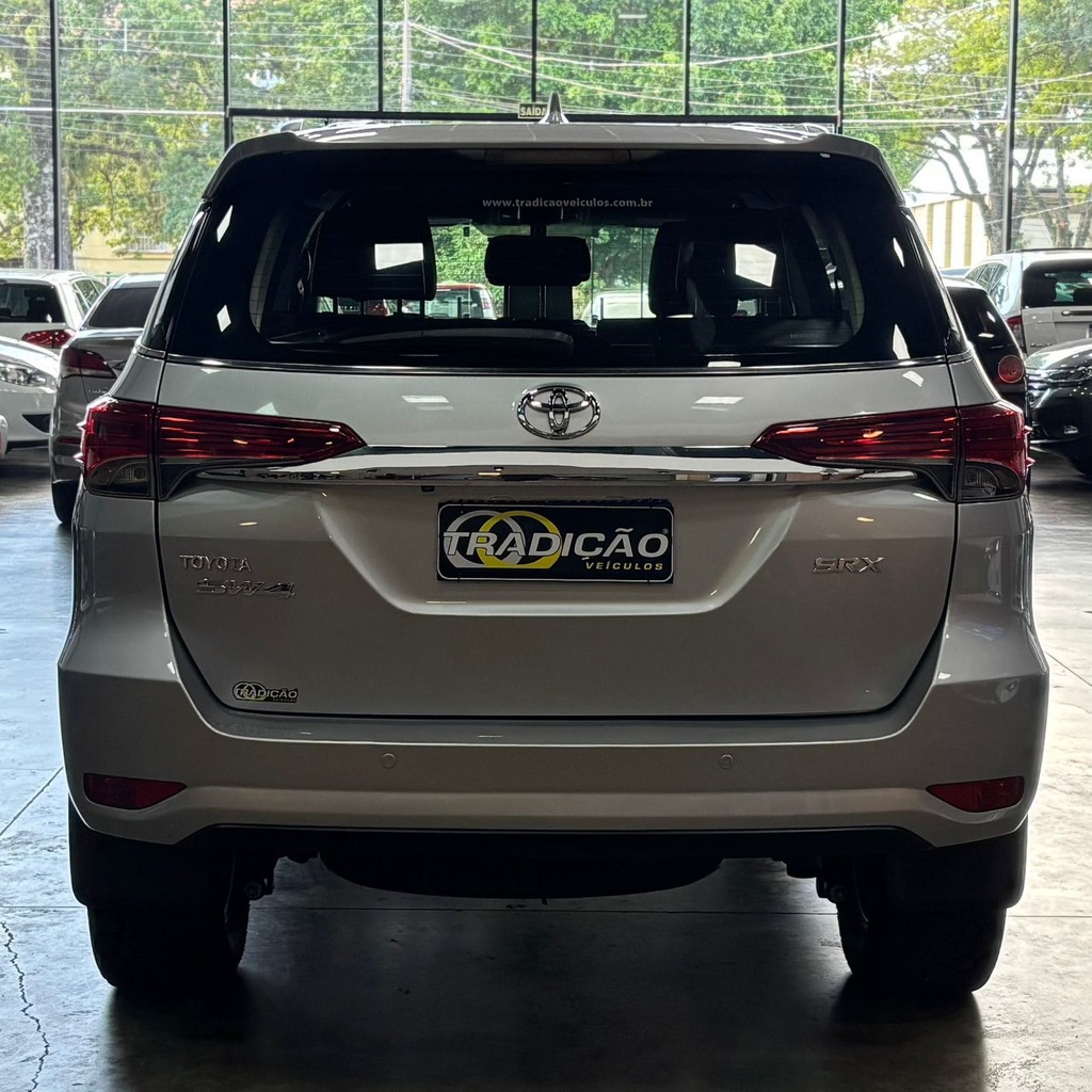 Toyota Hilux Sw4 Srx 4×4 2.8 Diesel Aut (5 Lugares – Interna Terracota – Impecável)