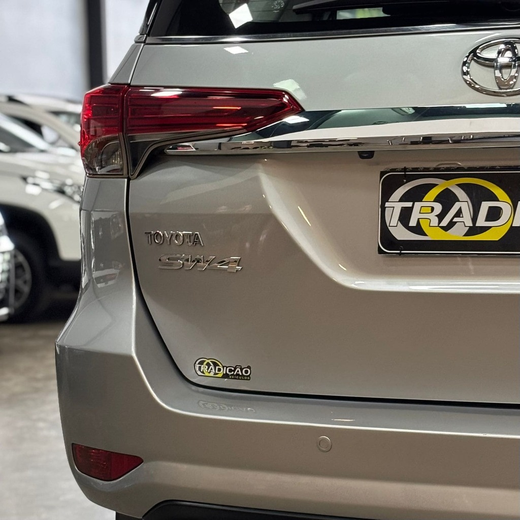 Toyota Hilux Sw4 Srx 4×4 2.8 Diesel Aut (5 Lugares – Interna Terracota – Impecável)