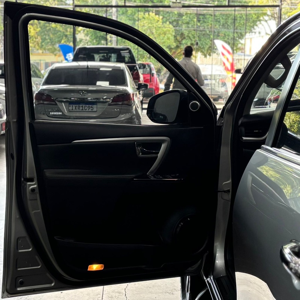 Toyota Hilux Sw4 Srx 4×4 2.8 Diesel Aut (5 Lugares – Interna Terracota – Impecável)