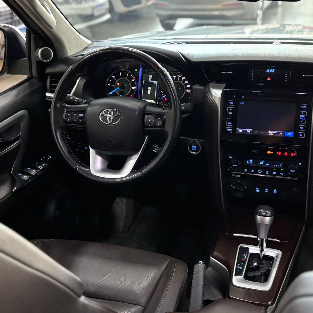 Toyota Hilux Sw4 Srx 4×4 2.8 Diesel Aut (5 Lugares – Interna Terracota – Impecável)