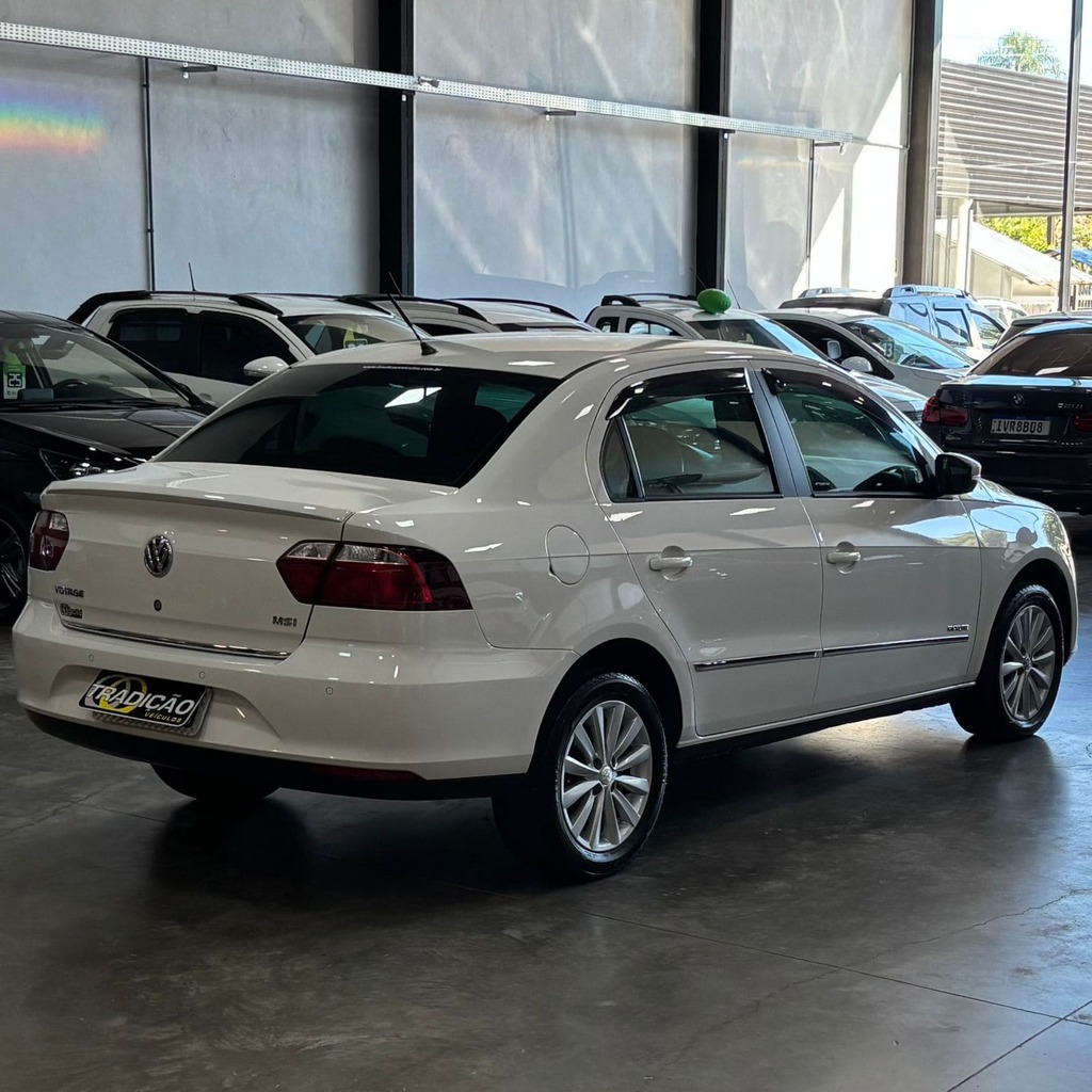 Volkswagen Voyage Highline 1.6 Flex Manual 4P (Impecável – Completo)